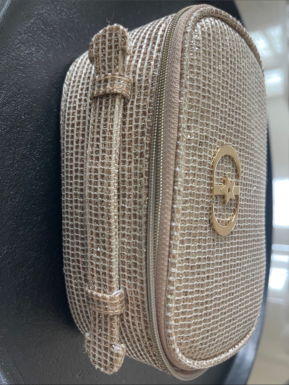 DIOR Holiday 2025 cosmetic bag - Picture 2 of 5